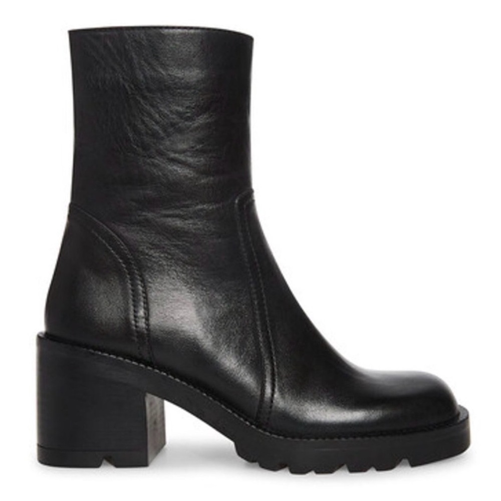Steve Madden Naya Black Leather Ankle Boots. Size 9